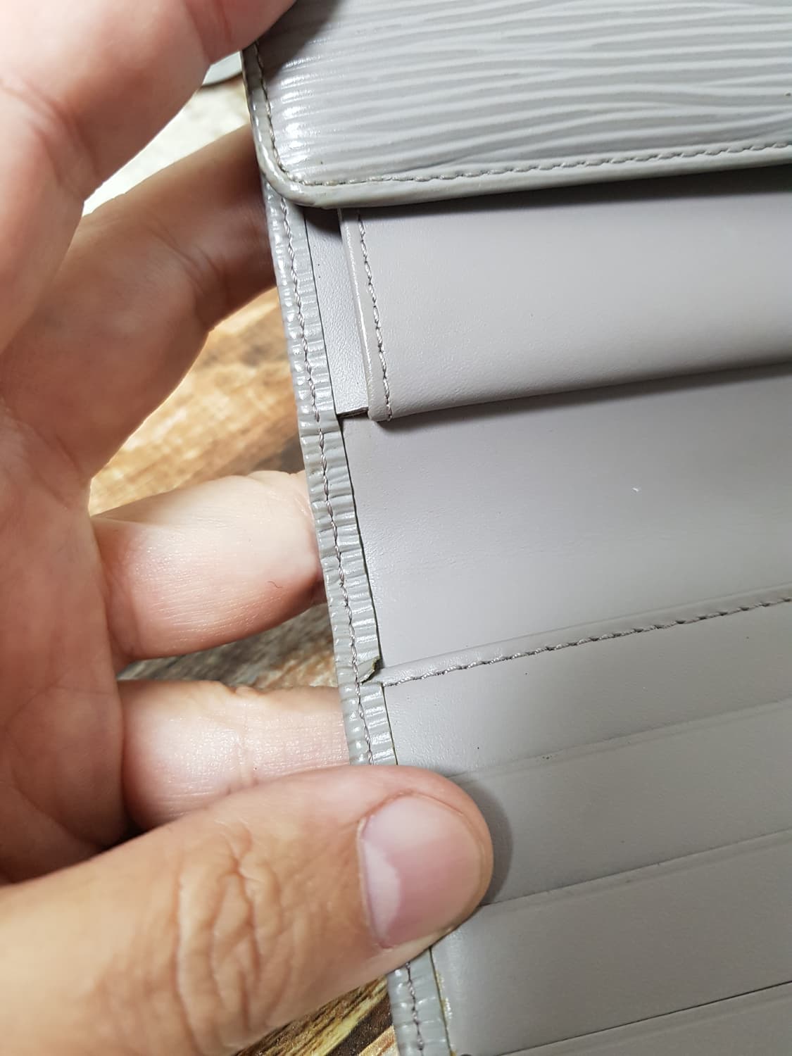 [정품] 루이비통 에피 장지갑 그레이 상품이미지6