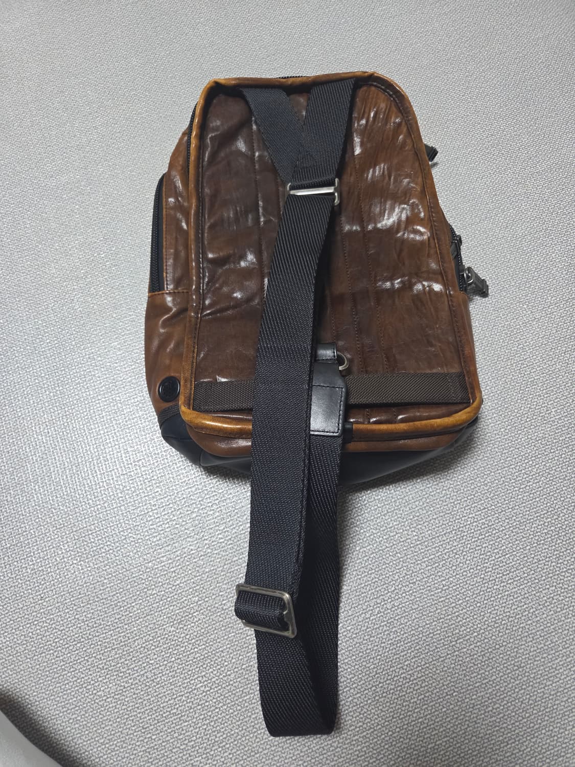 TUMI 투미 슬링백 팝니다 상품이미지2