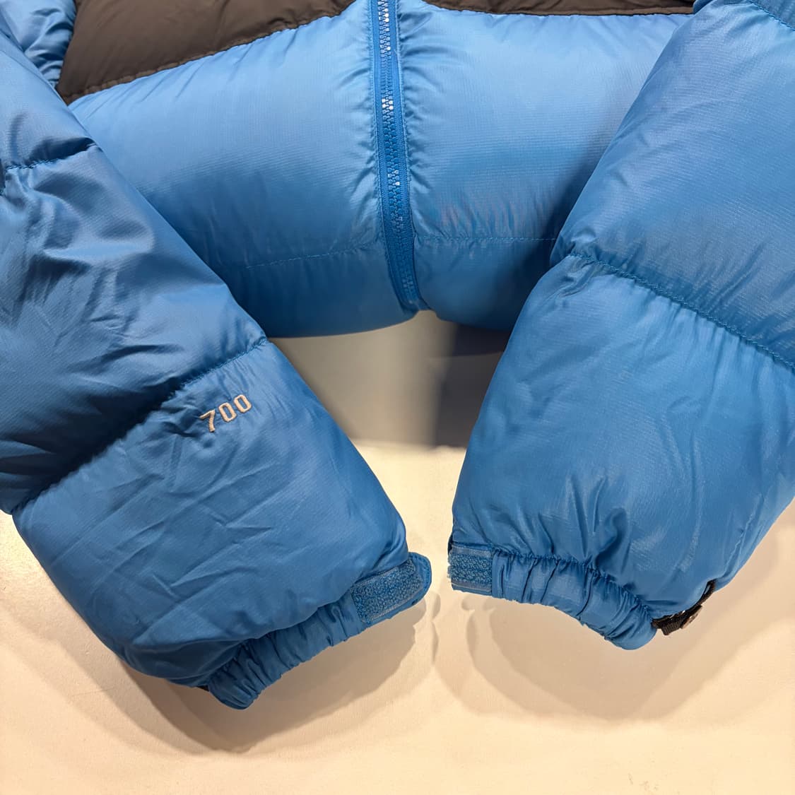 [90] 노스페이스 700 눕시 다운 패딩 블루/블랙 B768 상품이미지6