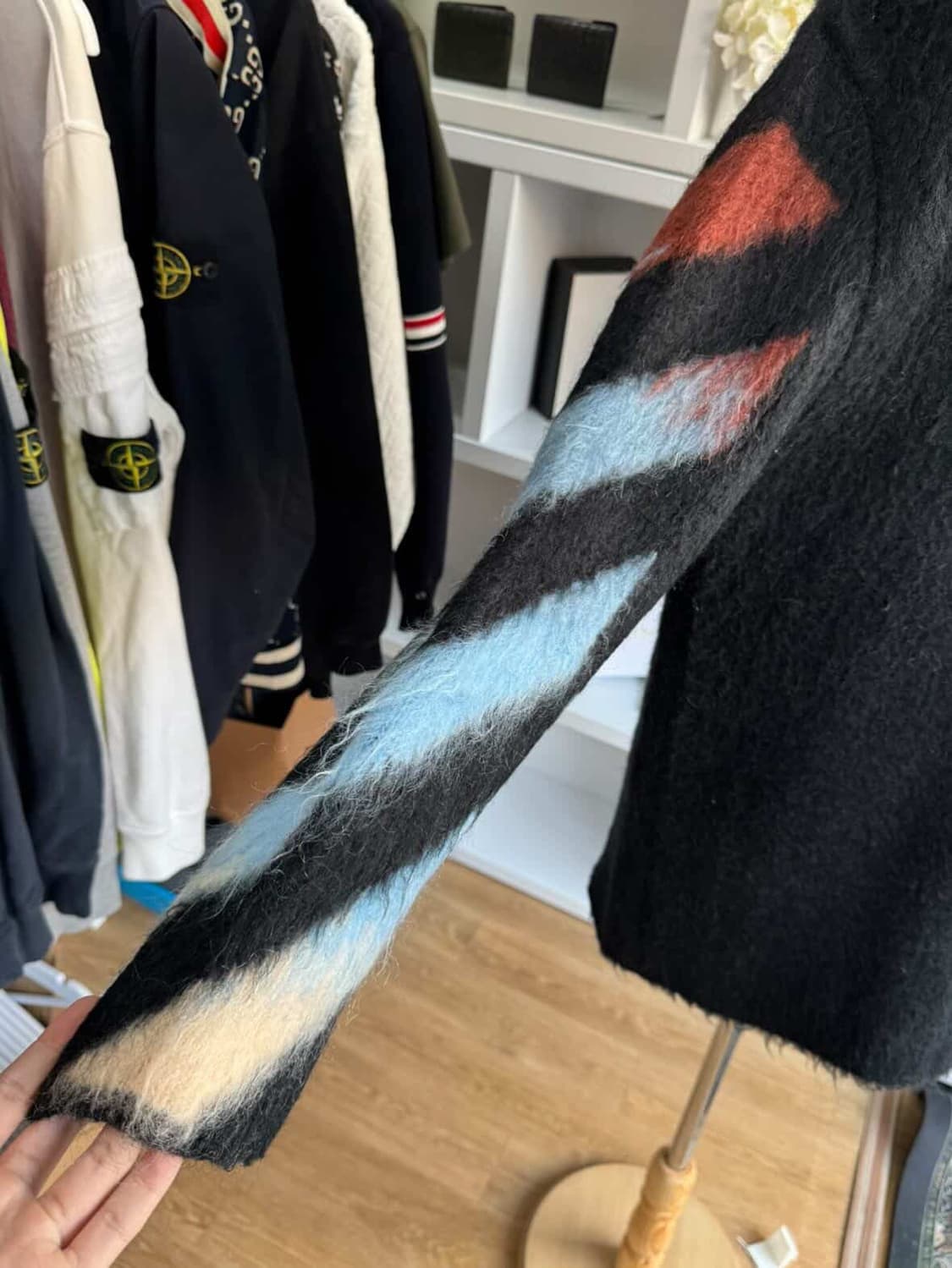 오프화이트 모헤어 니트 상품이미지4