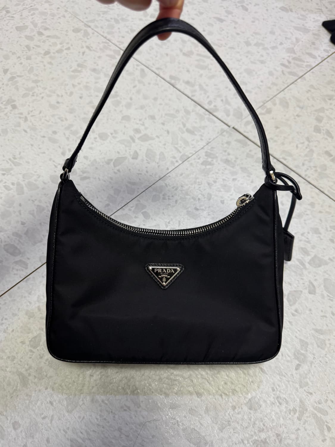 프라다 리에디션 2005 리나일론 호보백 상품이미지2