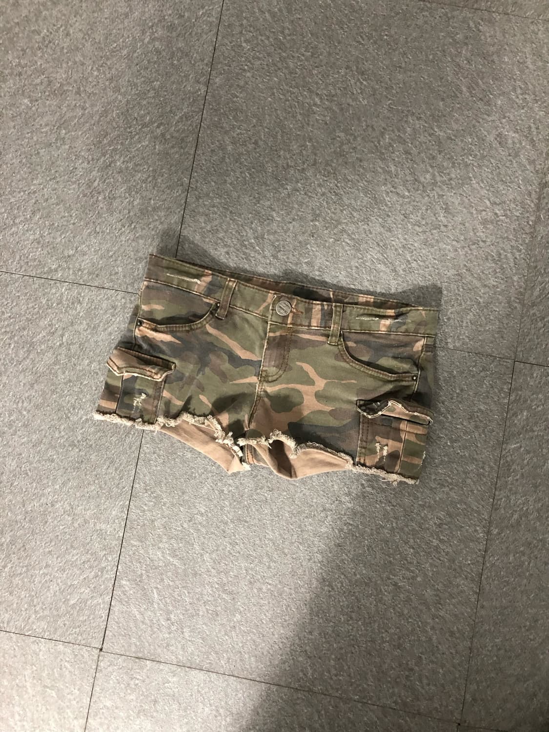 damaged camo low rise shorts 상품이미지1