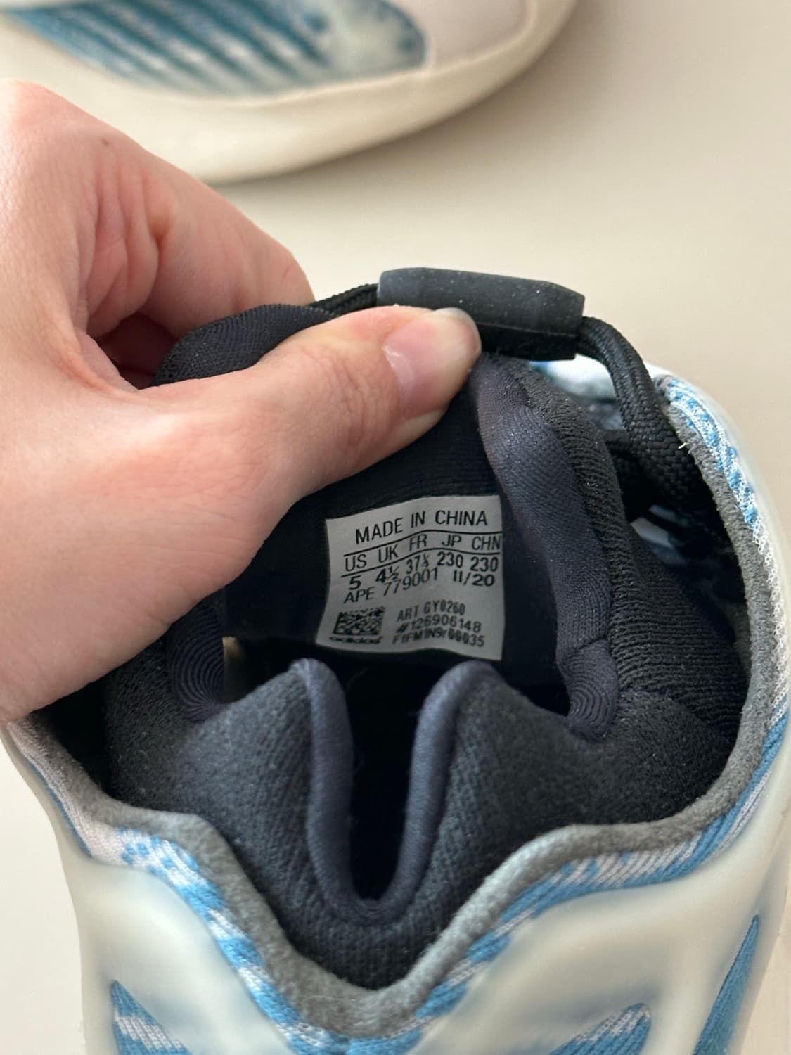 (230) 아디다스 이지 700 V3 카이아나이트 상품이미지5