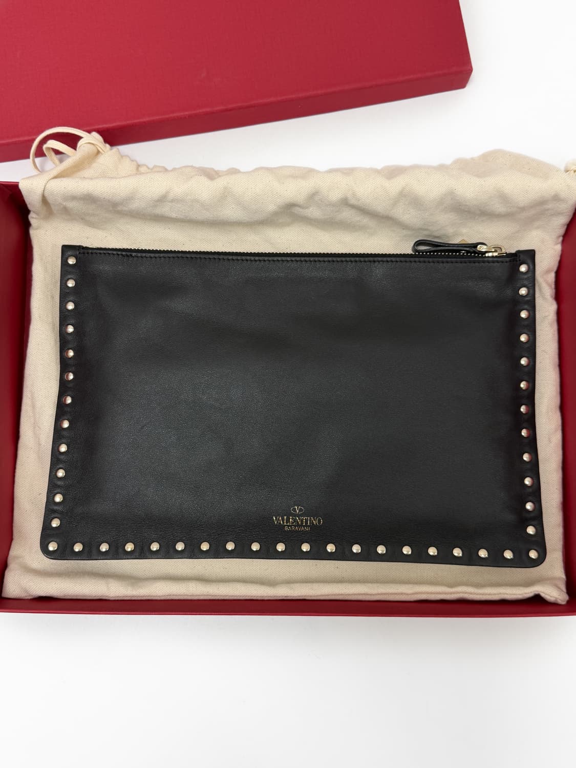 발렌티노 가라바니 락스터드 레더 클러치 상품이미지3