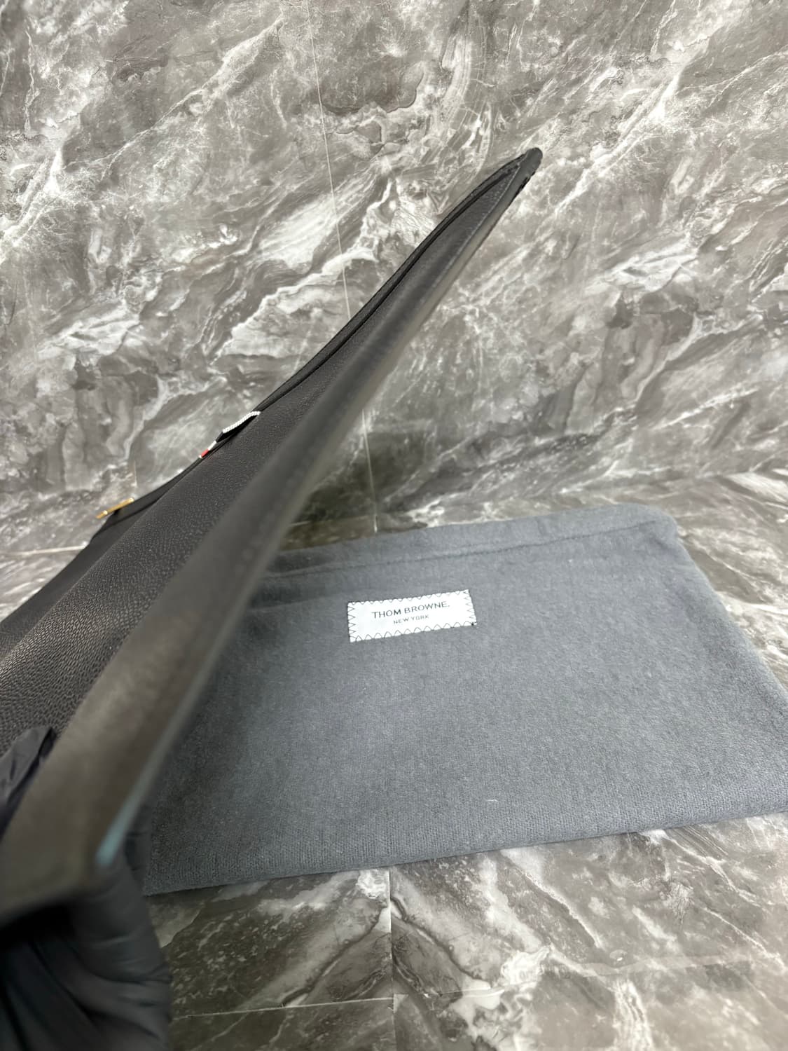 톰브라운 페블 그레인 도큐먼트 홀더 클러치 상품이미지6