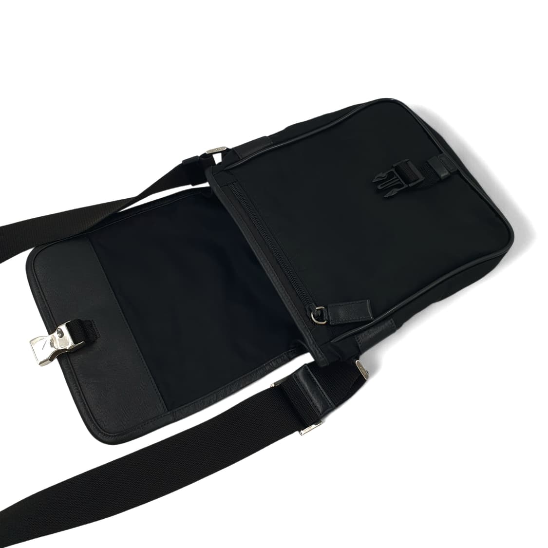 프라다 삼각로고 리나일론 블랙 미니 메신저백 숄더백 상품이미지4