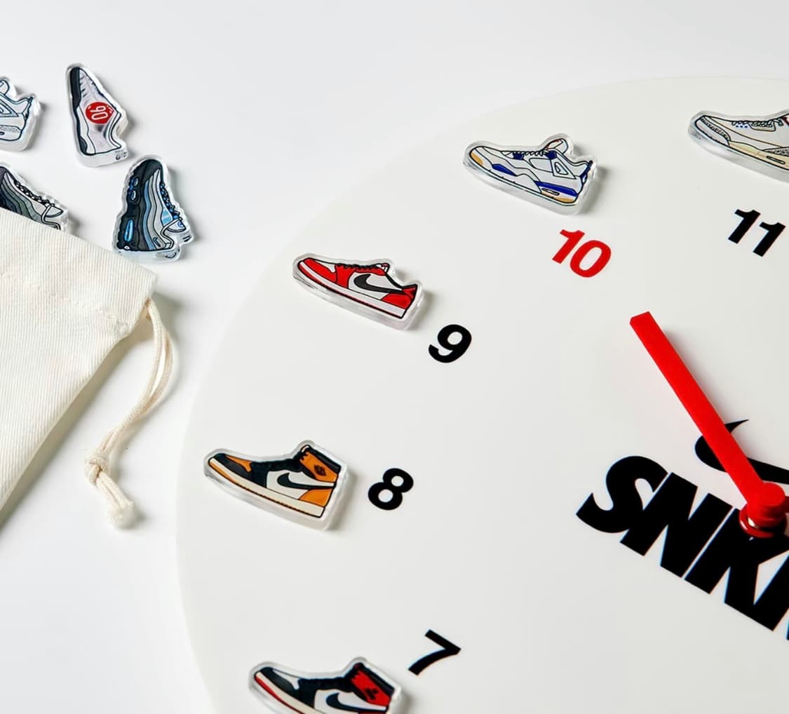 This Year WITH SNKRS 시계 2025 스페셜 기프트 상품이미지1