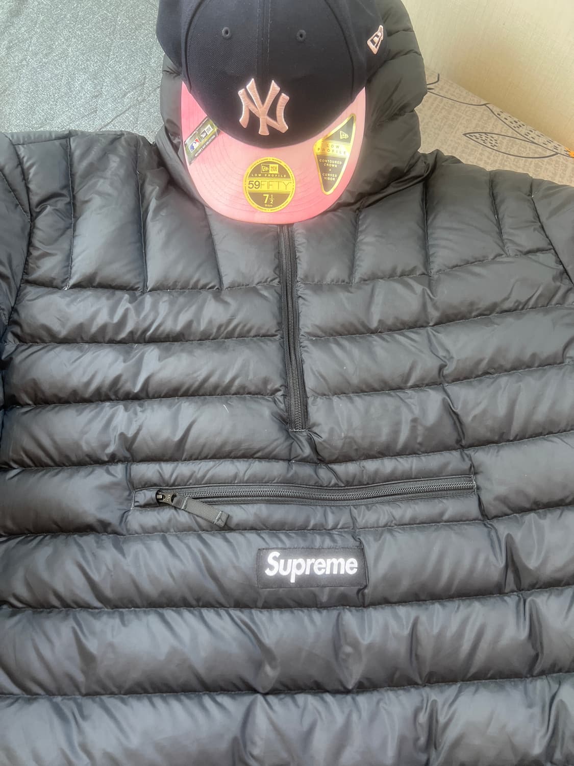 슈프림 마이크로 다운 하프 집 후드 풀오버 블랙 - 25FW 상품이미지1