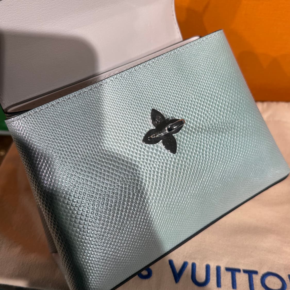 [25년] 루이비통 이그조틱 카룽 로즈 데 벙 미니 크로스백 상품이미지10