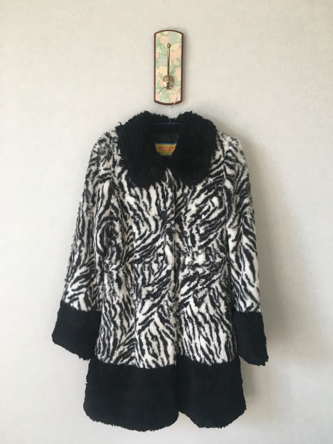 Betty’s blue 퍼 코트 상품이미지1