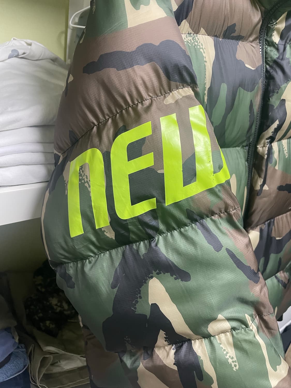 뉴에라 카모 리버시블 패딩 700 105사이즈 상품이미지4