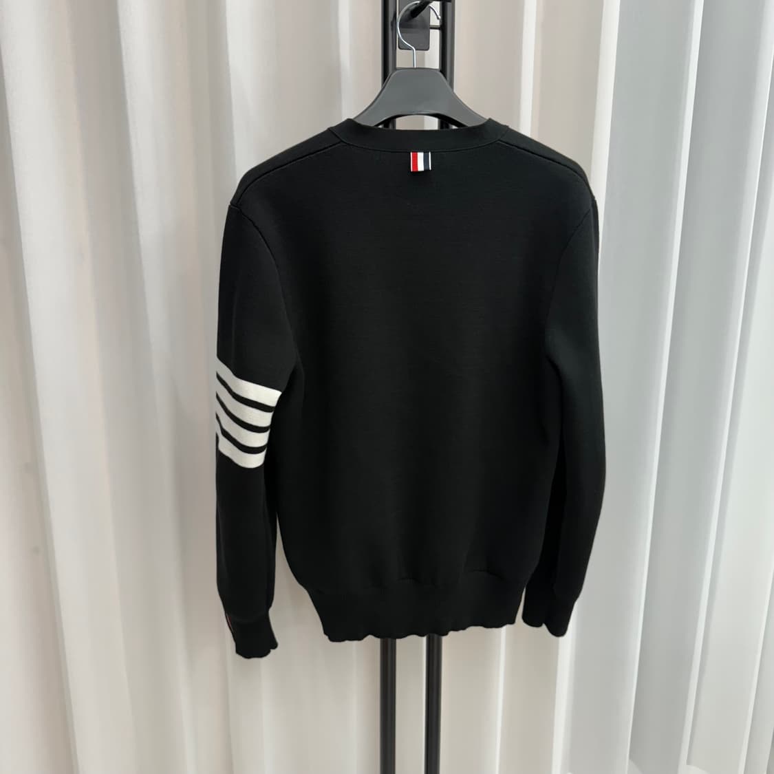 [25년9월구매/2] 톰브라운 밀라노스티치 가디건 블랙 상품이미지2