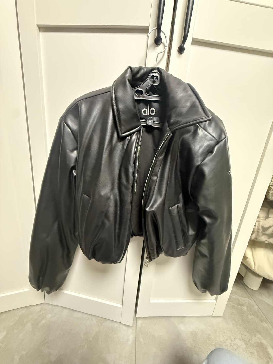 Alo 알로요가 크롭 레더 패딩 자켓 xxs 상품이미지5