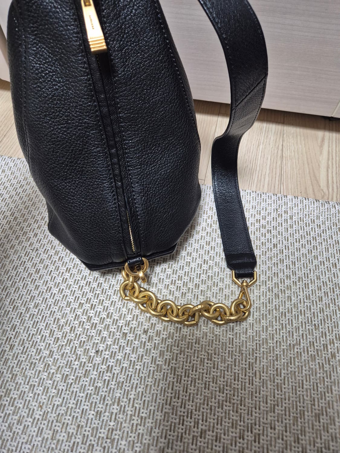 루에브르 삭드트롬펫 스몰 블랙 크로스 가방 상품이미지4