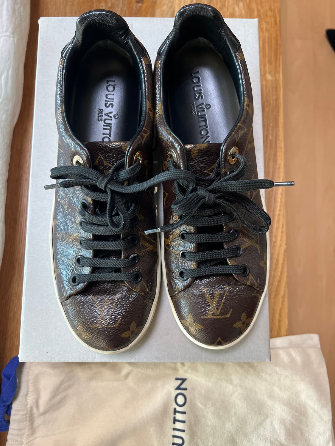 루이비통 프런트로우 스니커즈 37 상품이미지1