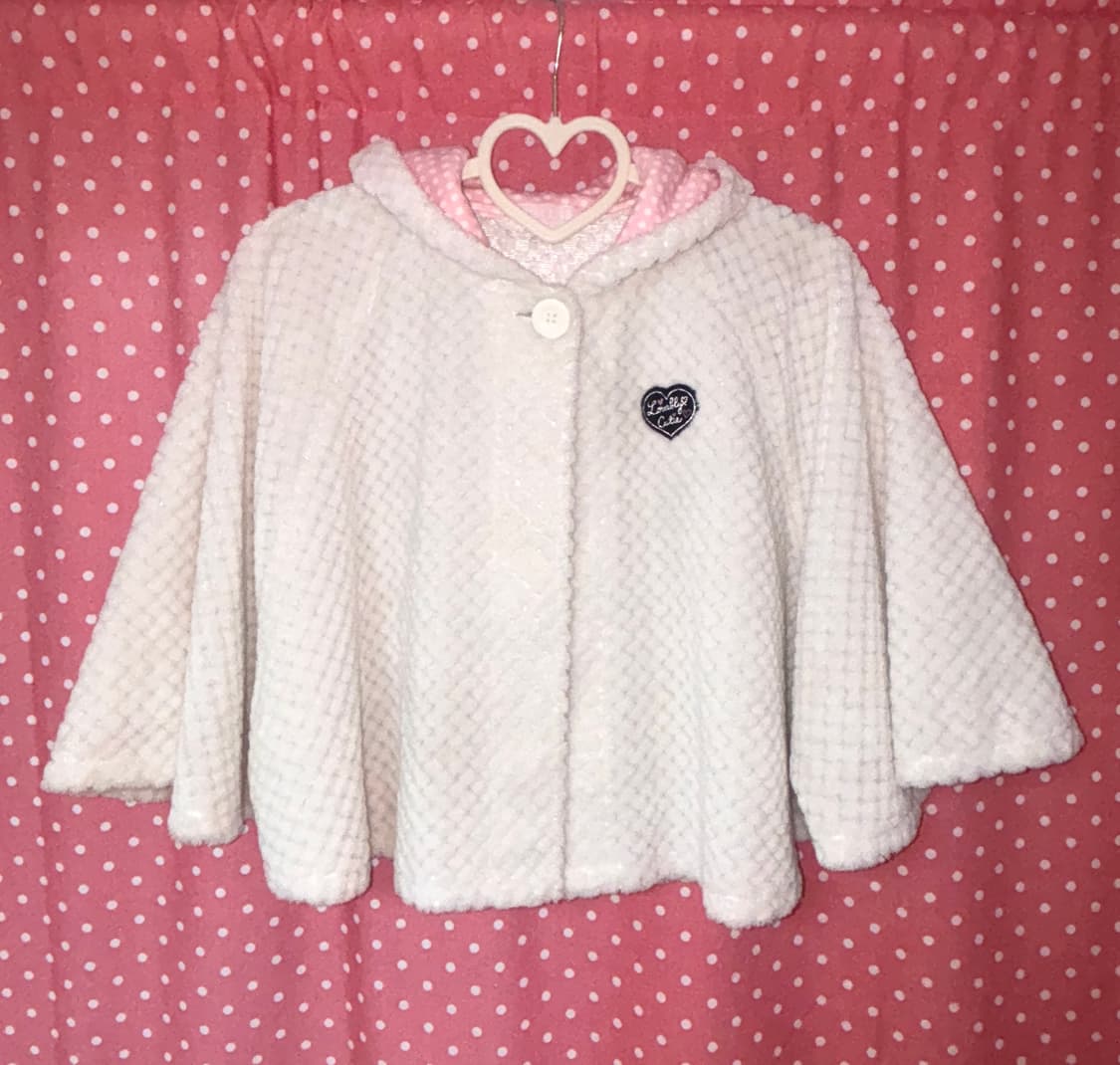 [CRY CUTE] 크라이큐트 하트패치 퍼 케이프 상품이미지1