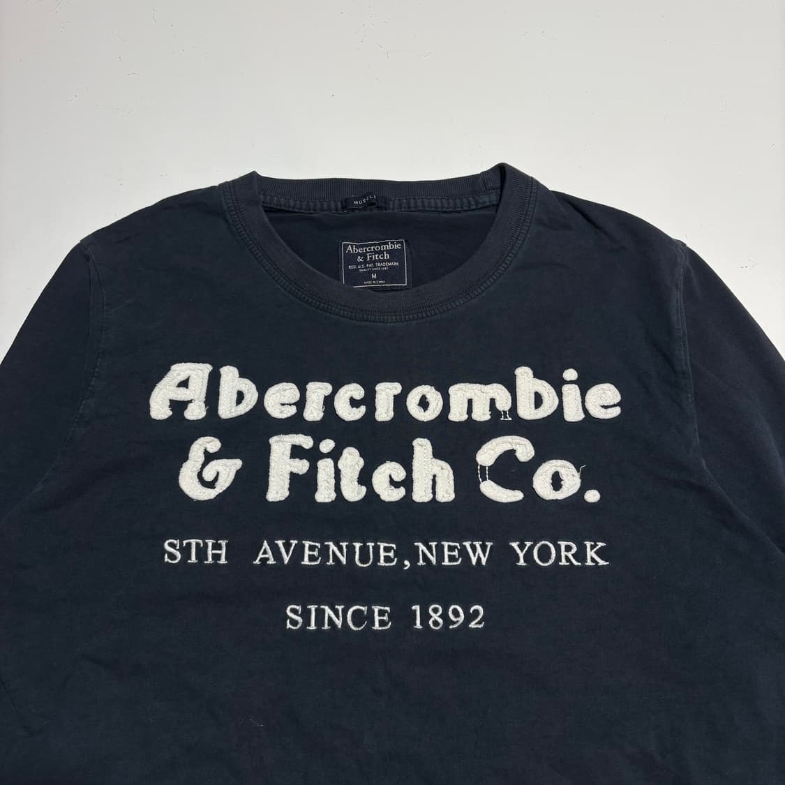 아베크롬비 네이비 빈티지 로고 맨투맨 상품이미지2