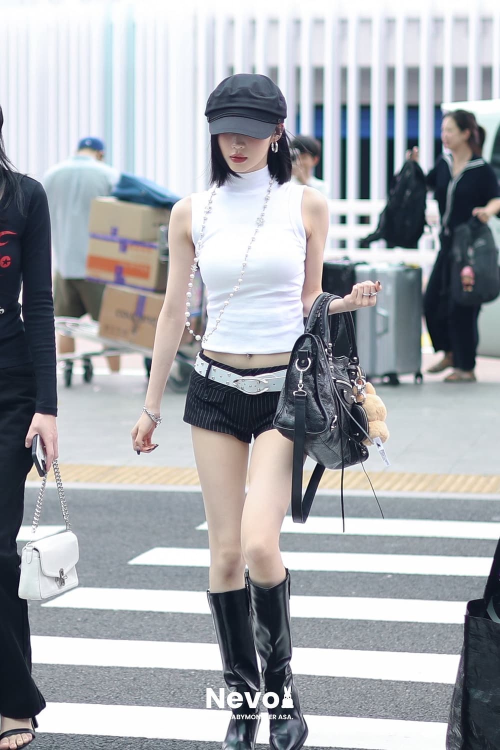 스컬프터 테일러드 마이크로 쇼츠 블랙 핀스트라이프 L 베이비몬스터 아사 상품이미지5