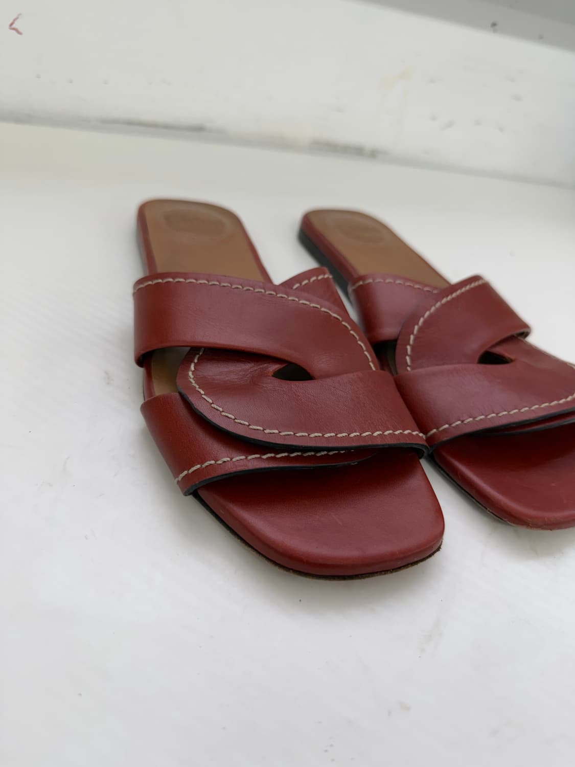 정품) 끌로에 캔디스 플랫 트위스트 슬리이드샌들 37(240) 상품이미지3