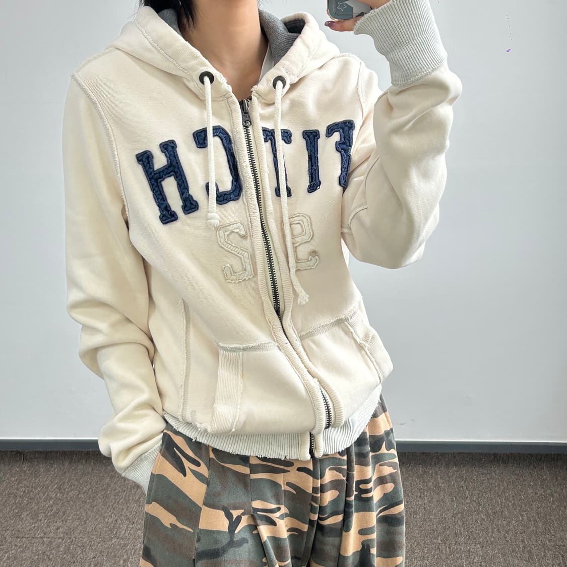 Abercrombie 아베크롬비 크림 화이트 자수 후드집업 상품이미지2
