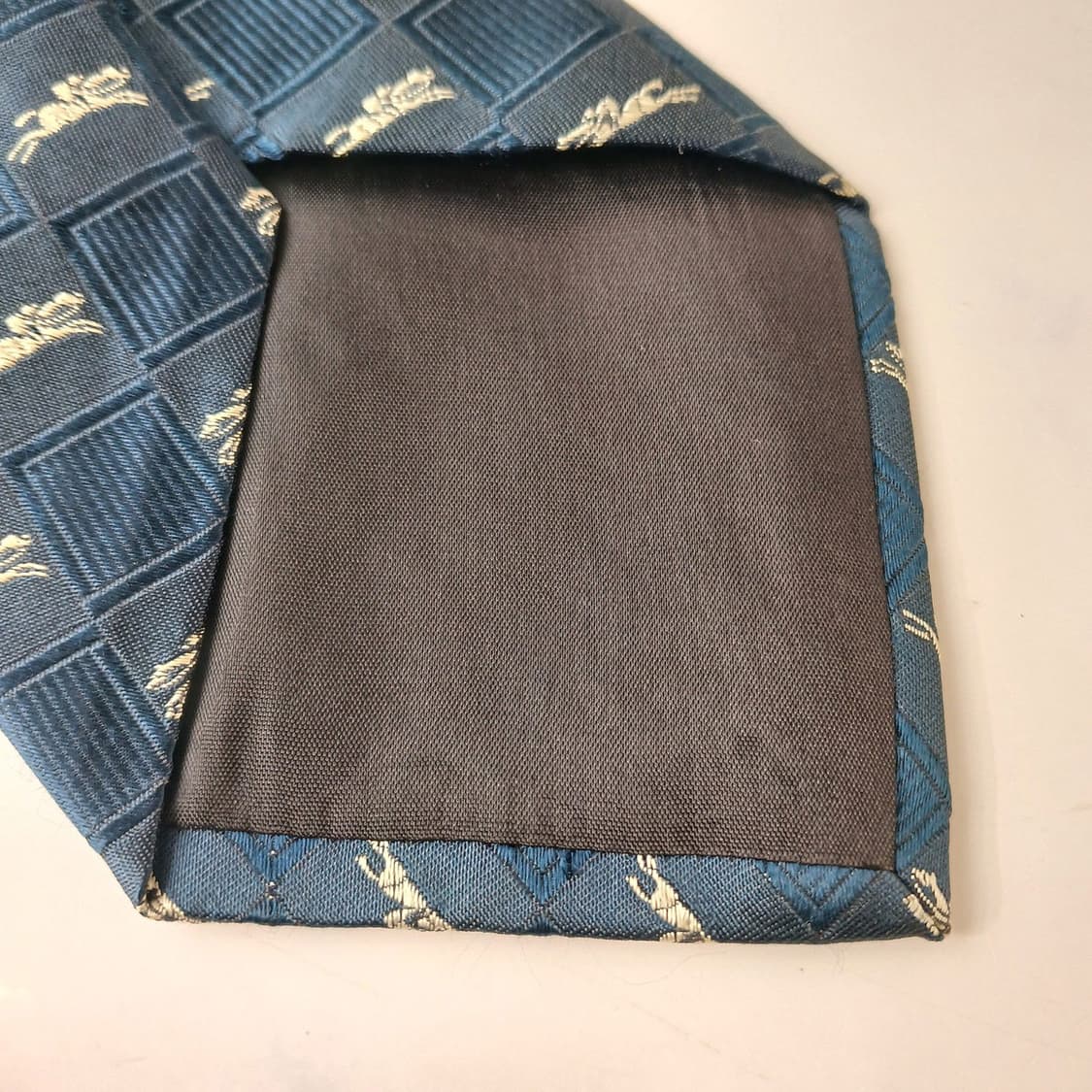 롱샴 실크 기마 로고 자수 패턴 넥타이 9.7cm B등급 A19421
 상품이미지6