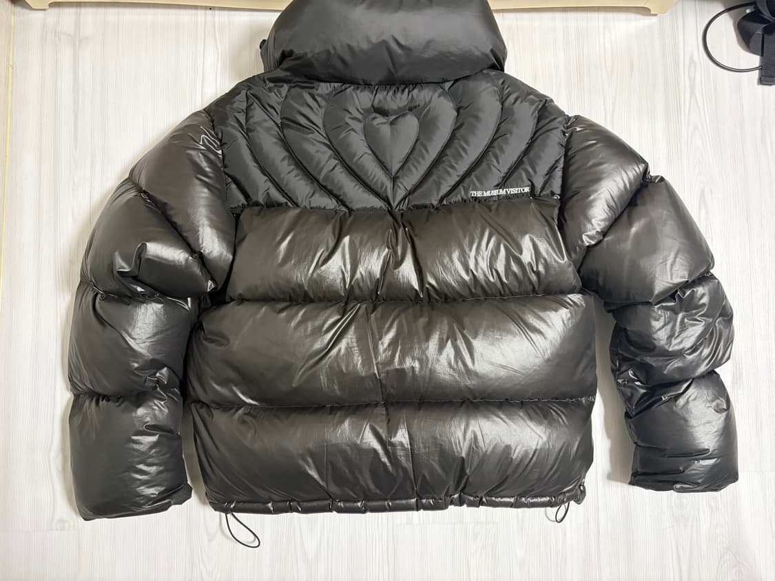 더뮤지엄비지터 패딩 상품이미지3