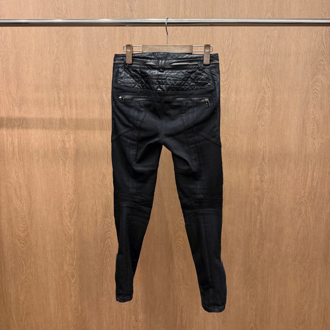 시스템 바이커 스타일 코팅 데님 스키니 팬츠 지퍼 디테일 블랙 상품이미지3