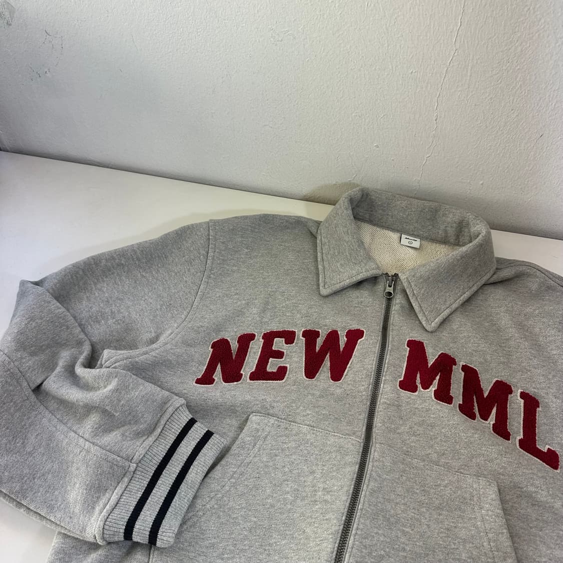 L MMLG 앰앰엘지 그레이 스웻코튼 크롭 카라넥집업 상품이미지1