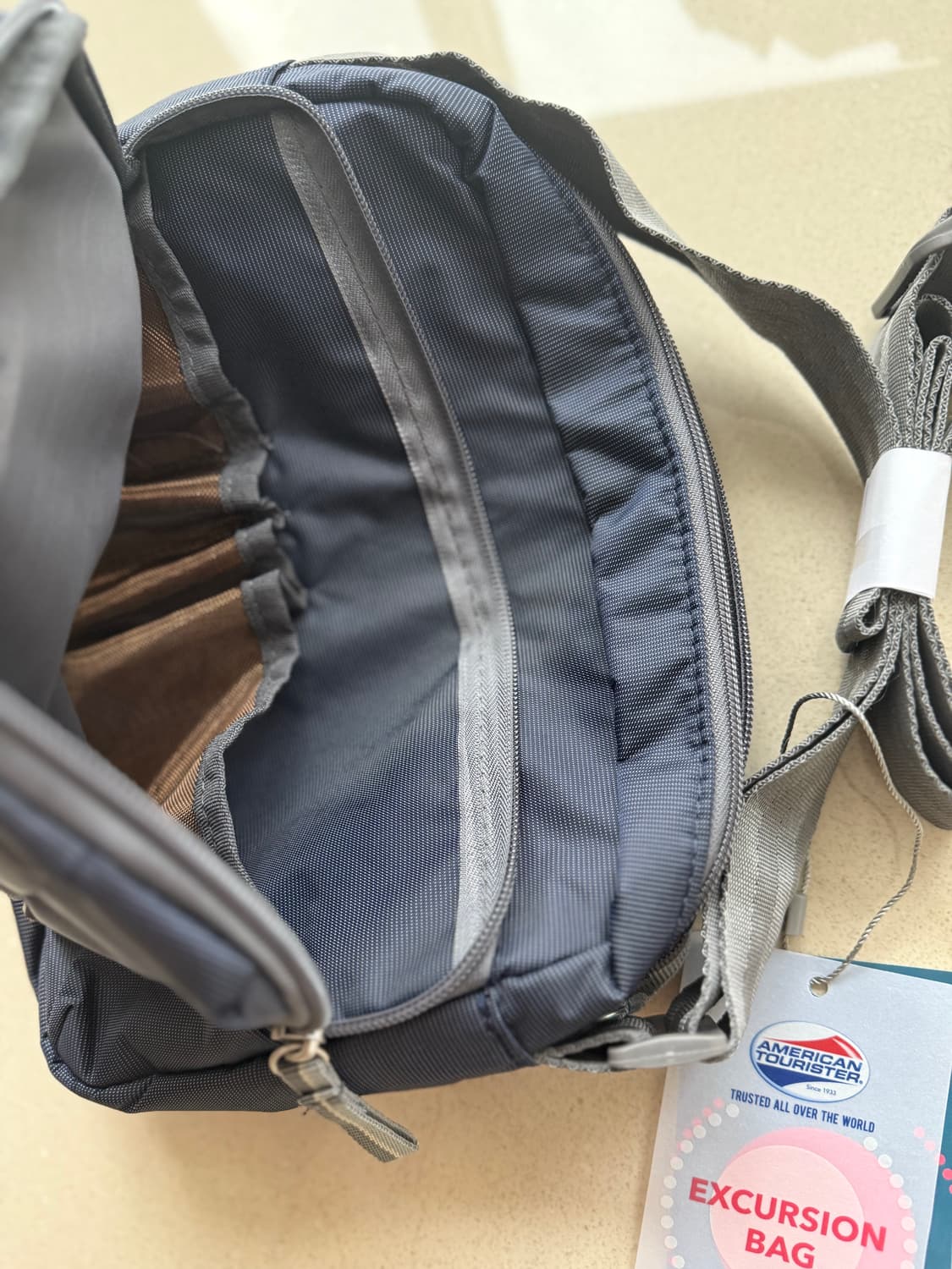 [새상품.최저가.정가30,000] 아메리칸투어리스터 크로스백 여행가방 상품이미지3