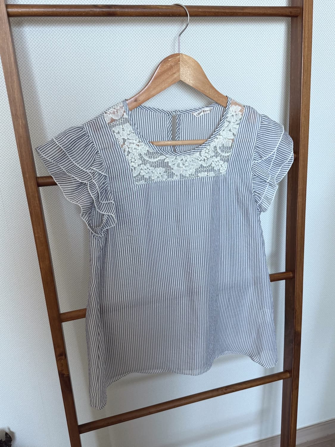 레스트 로즈 자수 스트라이프 블라우스 상품이미지1