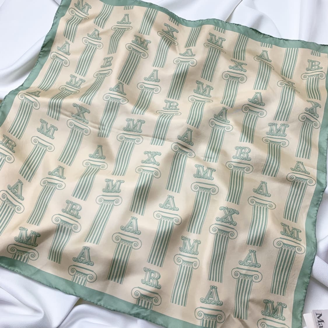 [정품] MaxMara 막스마라 실크 기둥패턴 빈티지 쁘띠스카프 손수건 상품이미지1