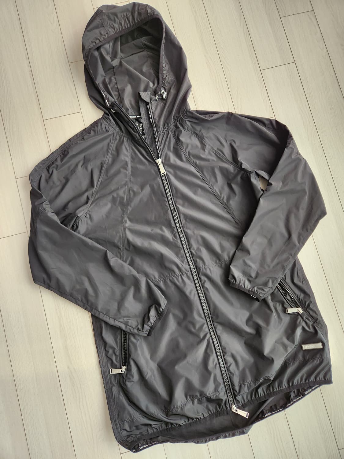 새상품급)캘빈클라인 퍼포먼스 기능성 바람막이 자켓 사이즈s

새상품급으로 상품이미지1