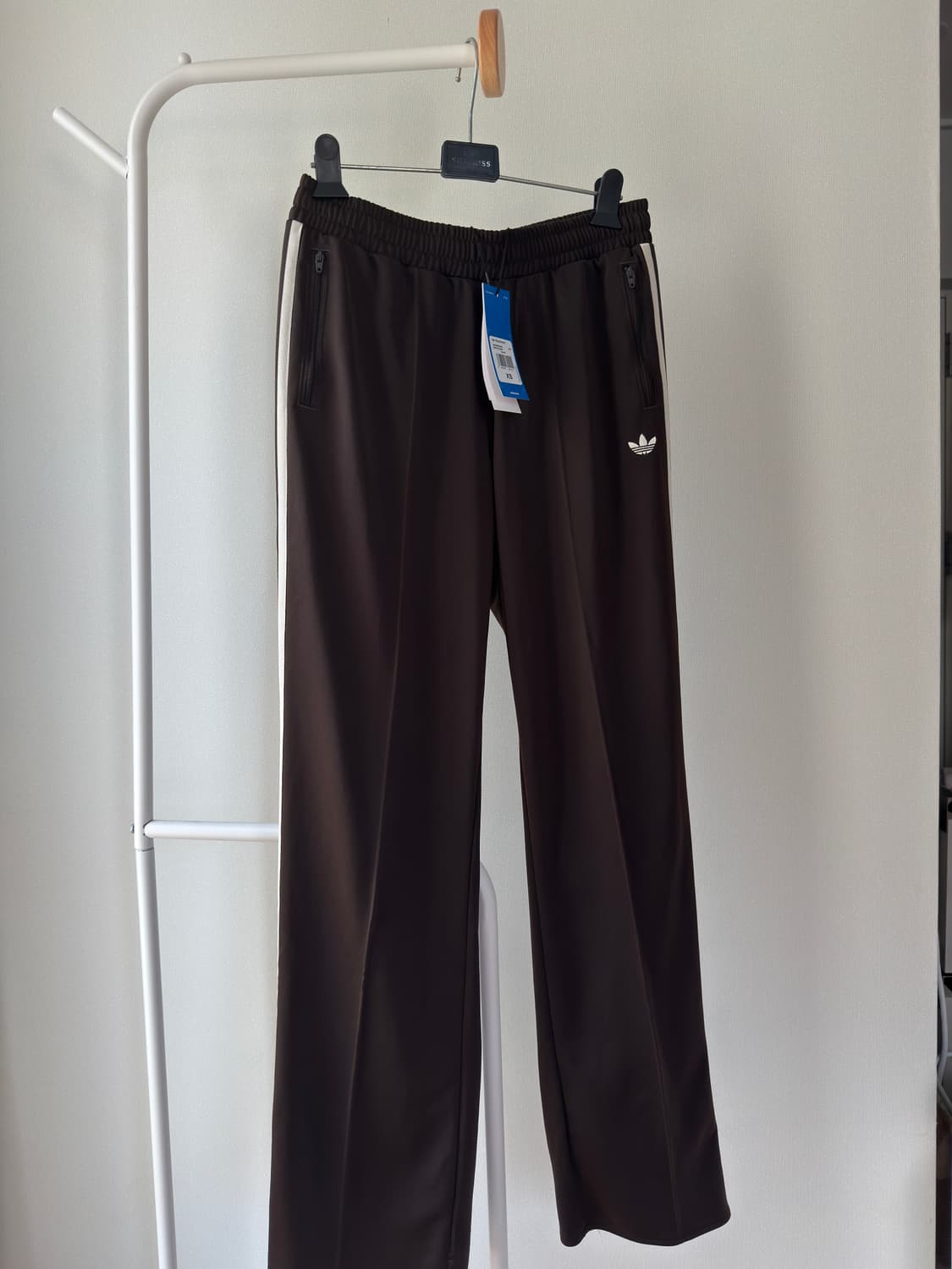 아디다스 공용 트랙 팬츠 / 다크브라운 / XS /JD5263 상품이미지1