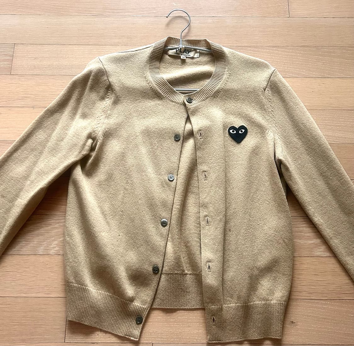꼼데가르송 play 라인 베이지 가디건 상품이미지1