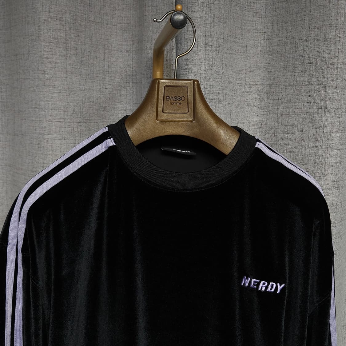 M ) 널디 벨벳 연보라 블랙 맨투맨 상품이미지1