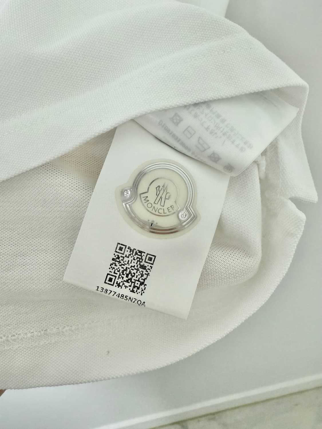 몽클레어 카라 반팔티 화이트  상품이미지4