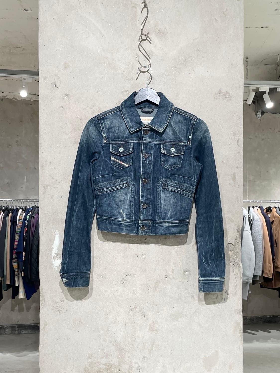 디젤 중청 슬림 워싱 크롭 데님 자켓 상품이미지1