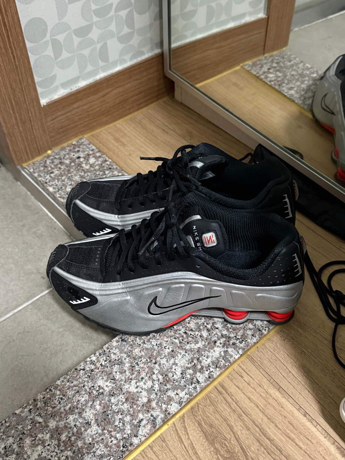 나이키 샥스 r4 상품이미지2