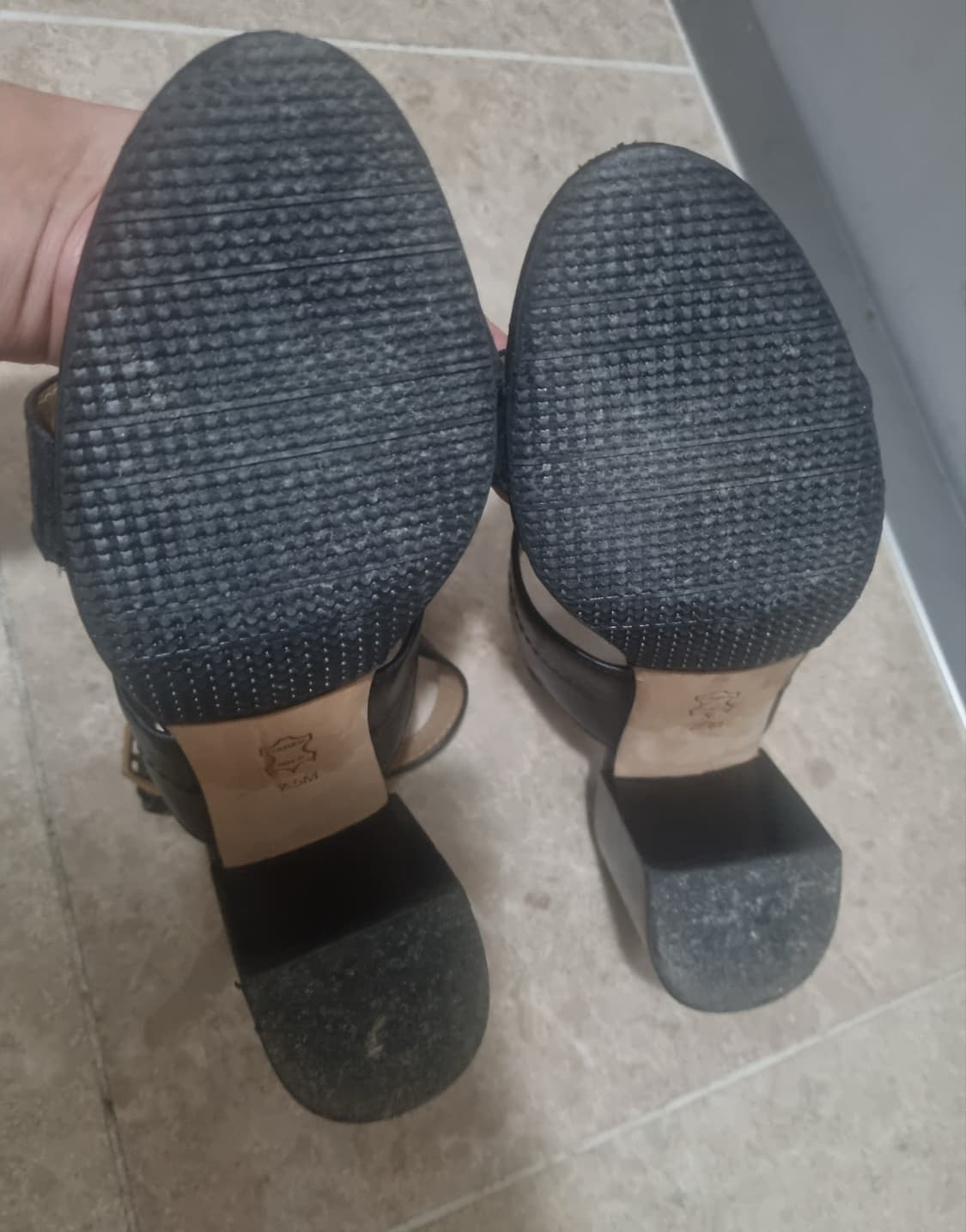 👠토리버치 블랙 샌들힐 가죽 상품이미지3