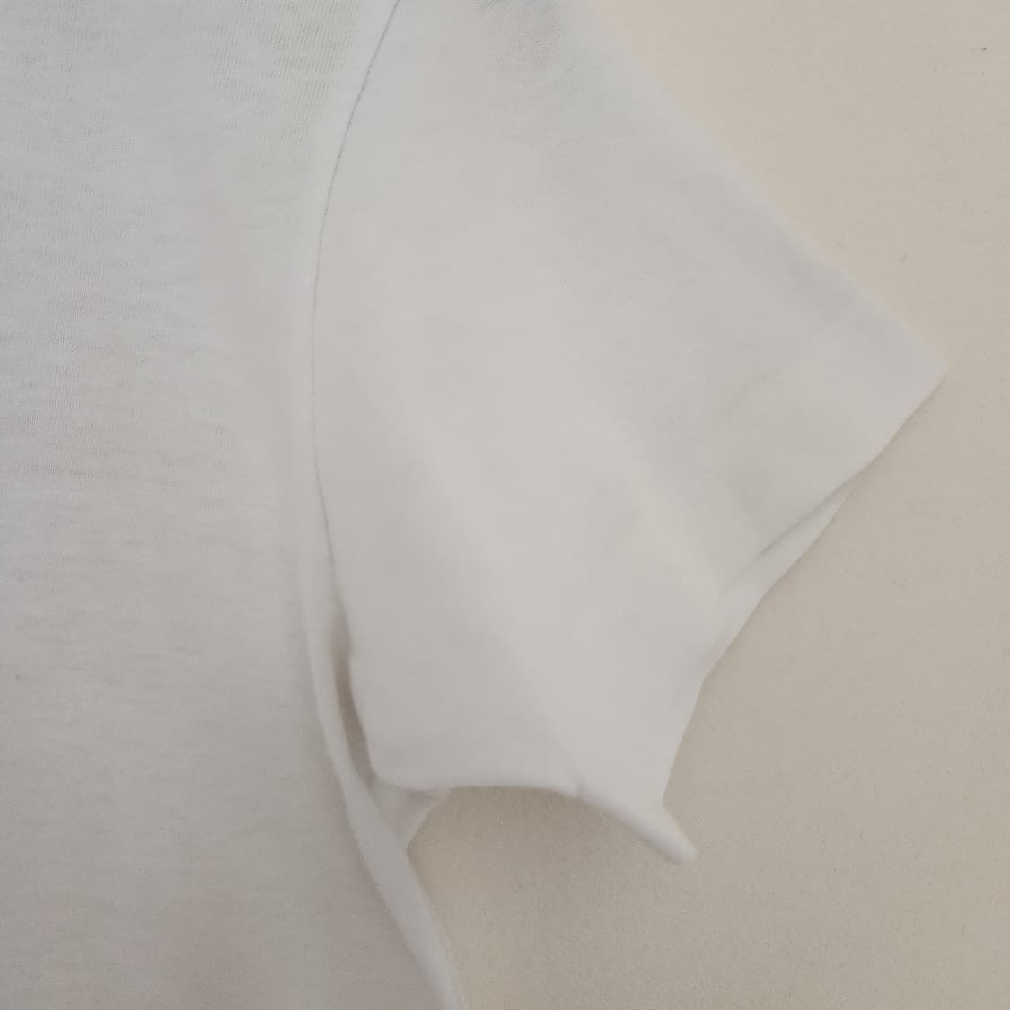 (국내매장판) 꼼데가르송 플레이 화이트 하트 로고 반팔티 M 상품이미지4