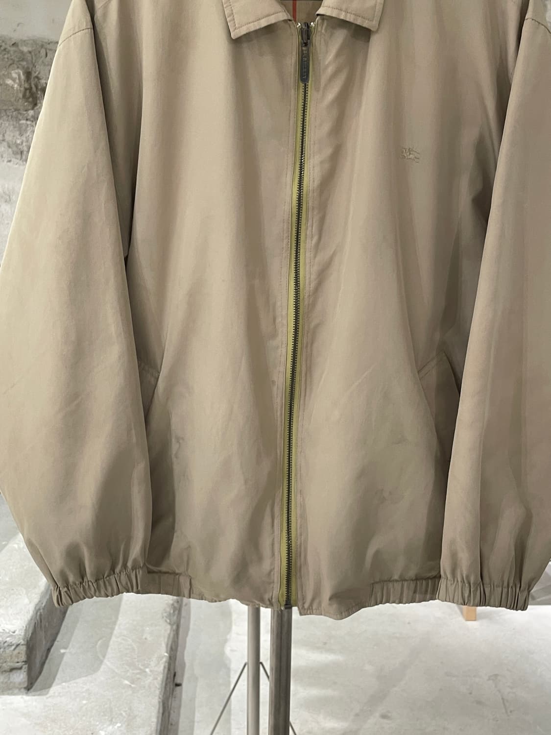 버버리 베이지 노바체크 기마로고 리버시블 블루종 상품이미지7