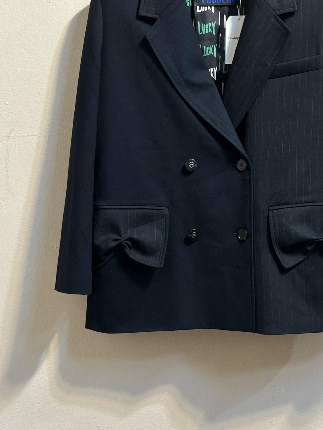 럭키슈에뜨 배색 리본포켓 블레이저 자켓 상품이미지4