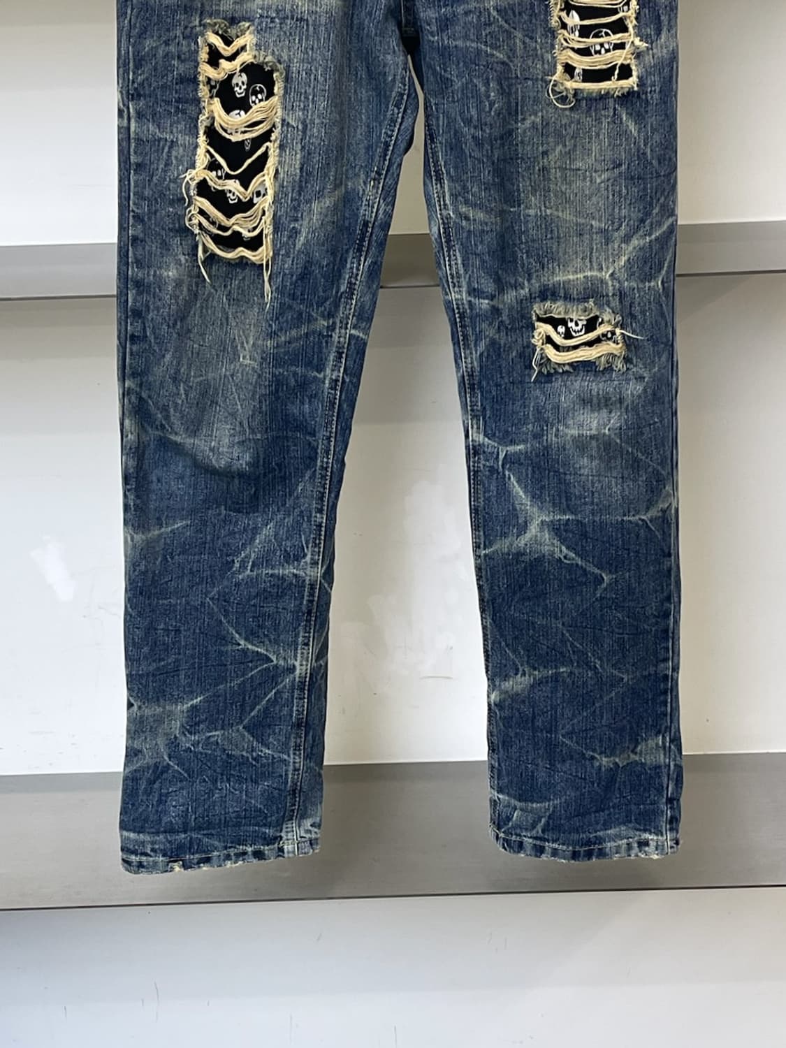 플레이 체스 제팬 스컬 패치 데님 팬츠 상품이미지4