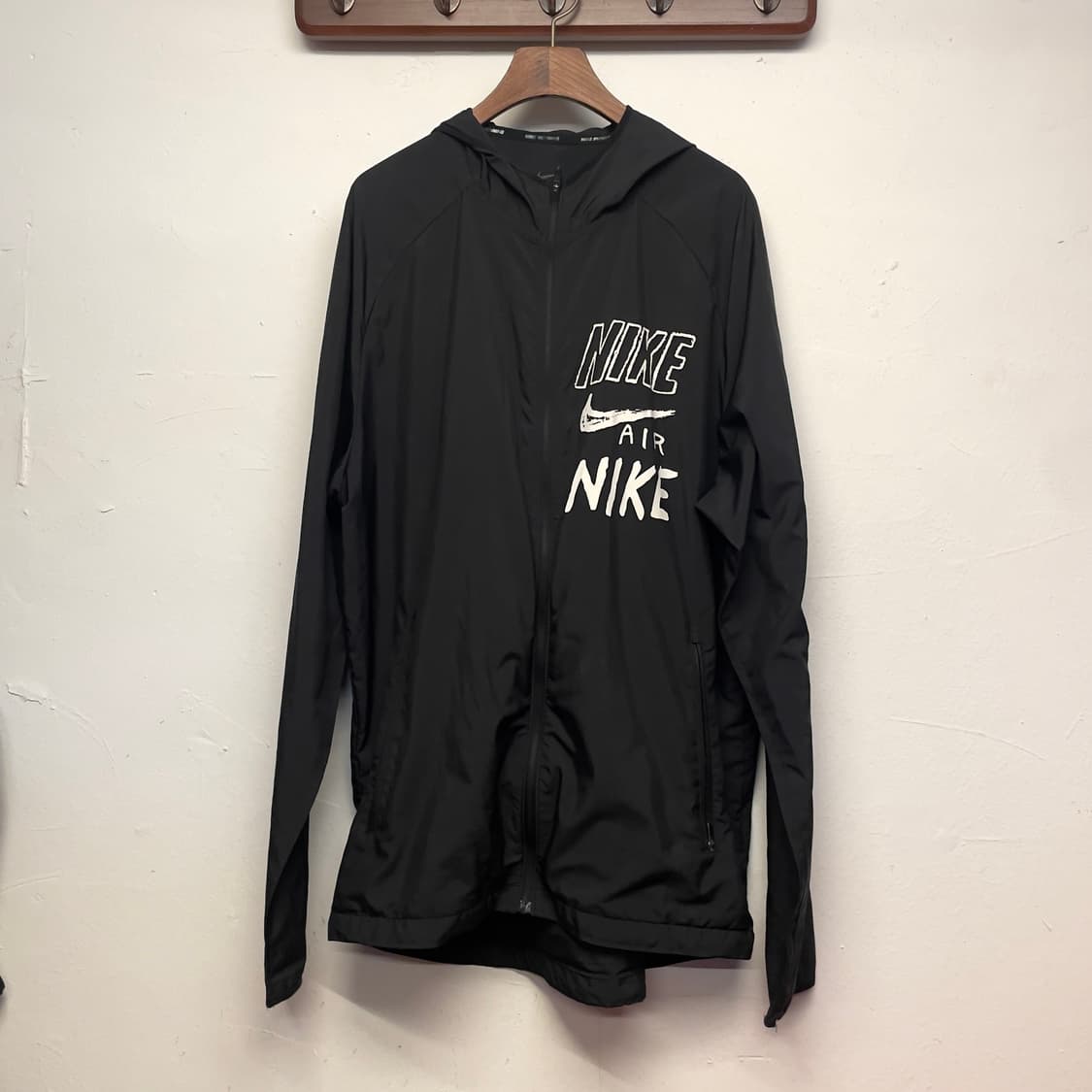 나이키 러닝 로고 블랙 바람막이 자켓   상품이미지1