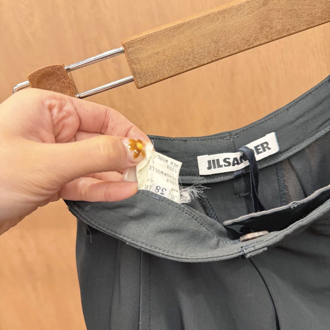 질샌더 클래식 슬랙스 팬츠 히든 지퍼 버튼 사이드 후면 포켓 디테일 블랙 상품이미지7