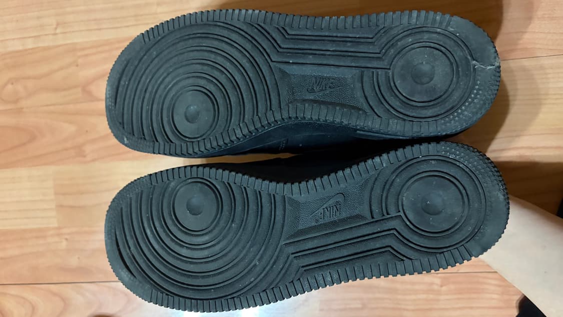 나이키 에어포스 1 '07 로우 트리플 블랙 260 상품이미지7