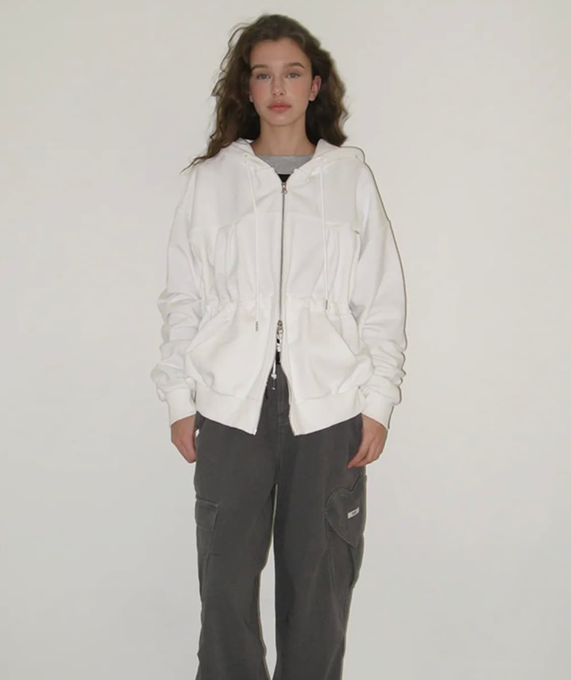 론론 셔링 후드집업 화이트 PENDANT SHIRRING HOODIE 상품이미지2