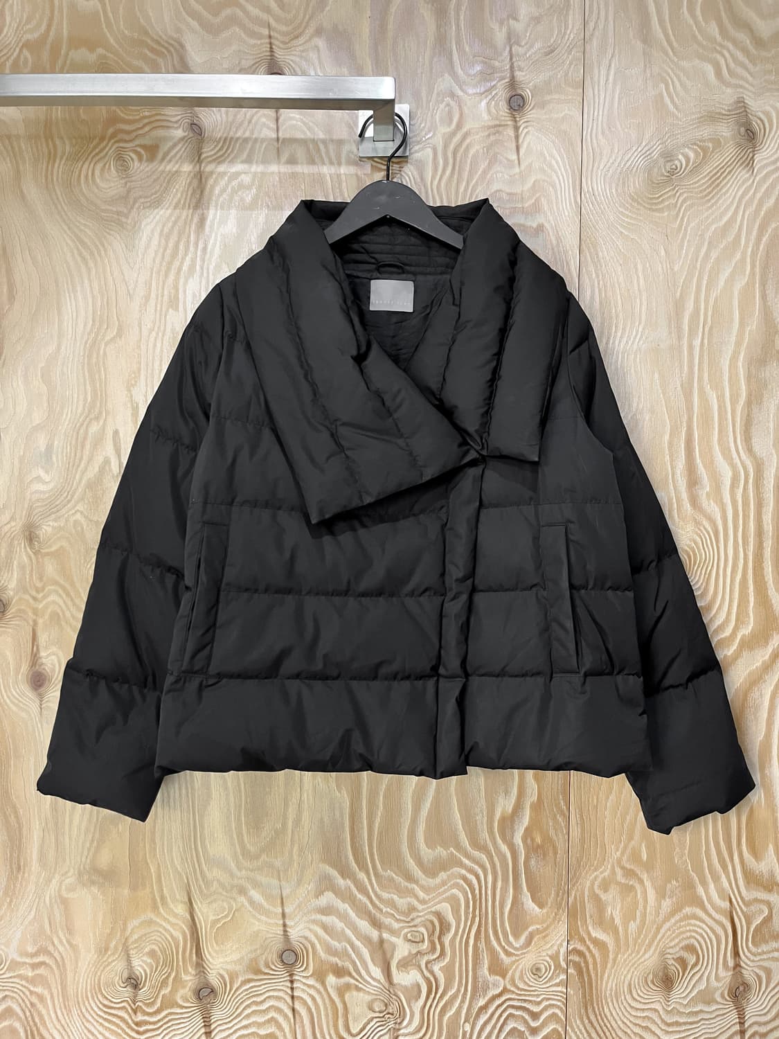 띠어리 럭스 숄 카라 패디드 자켓 상품이미지1