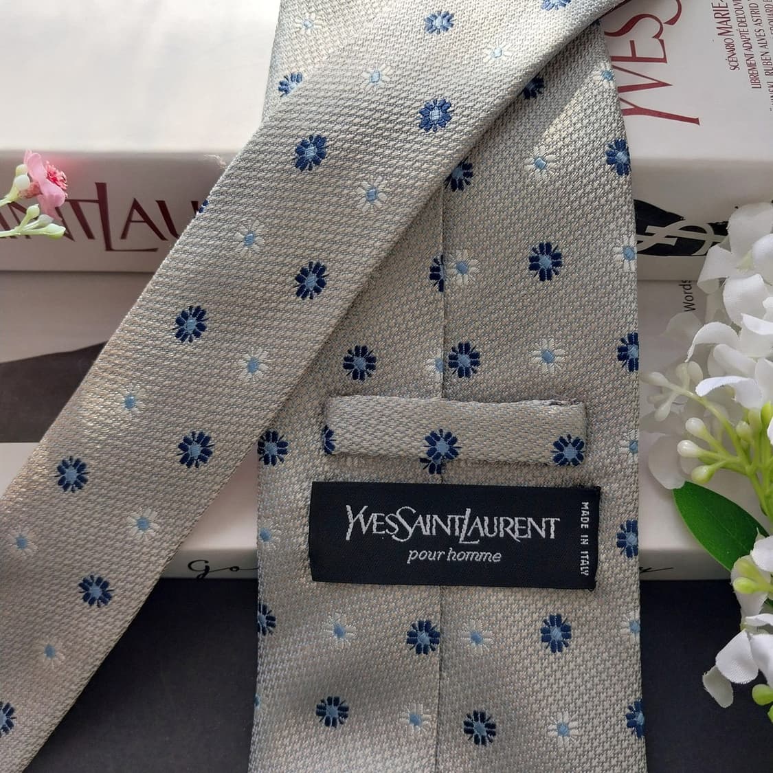 입생로랑 실크  플라워 자카드 넥타이 9.7cm A등급 k1971
 상품이미지6