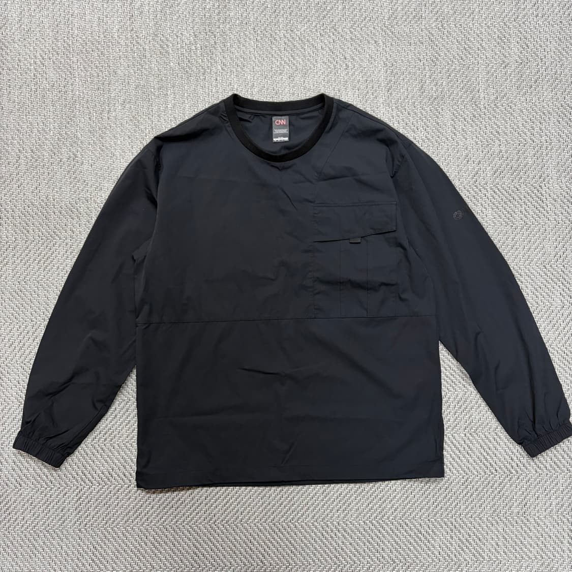 (100)CNN 블랙 우븐 맨투맨 상품이미지1